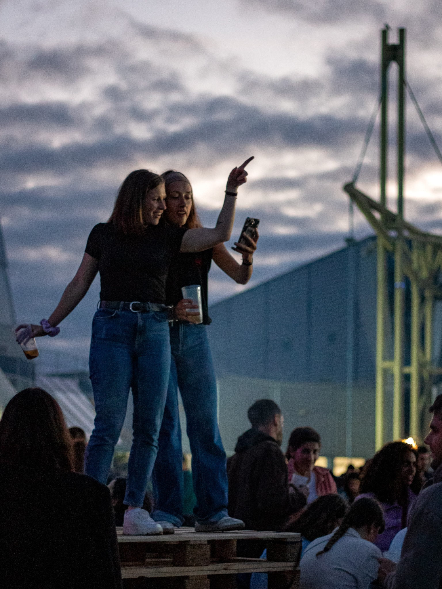 Deux jeunes filles qui dansent