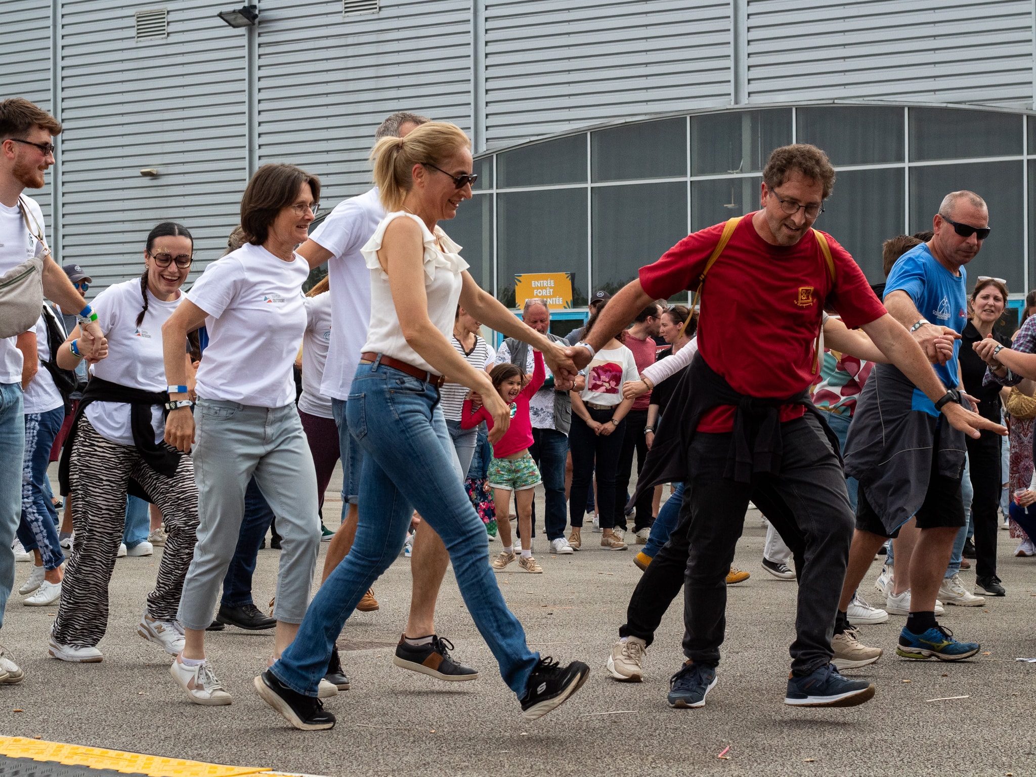 Festivaliers qui dansent