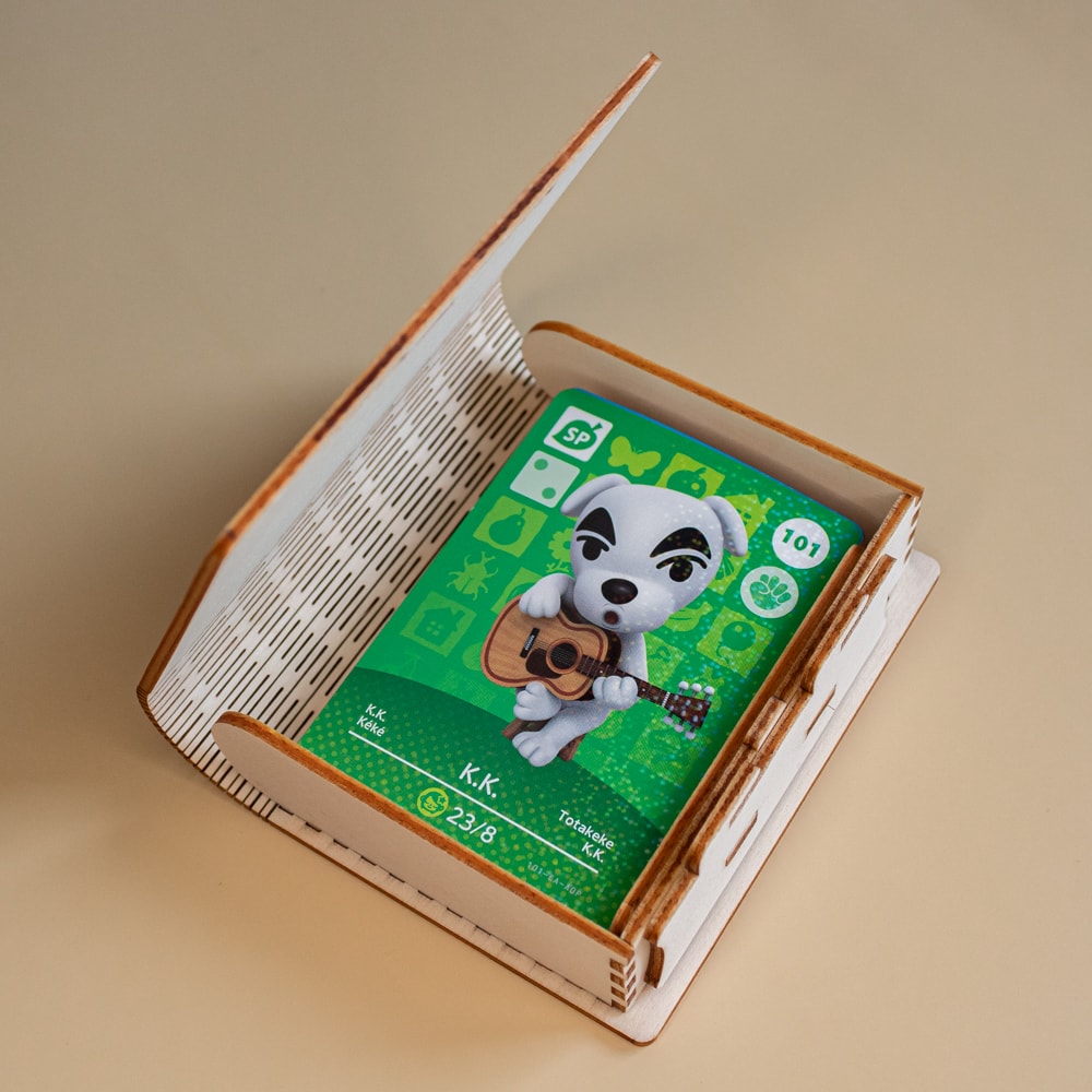 Boîte en bois ouverte 
